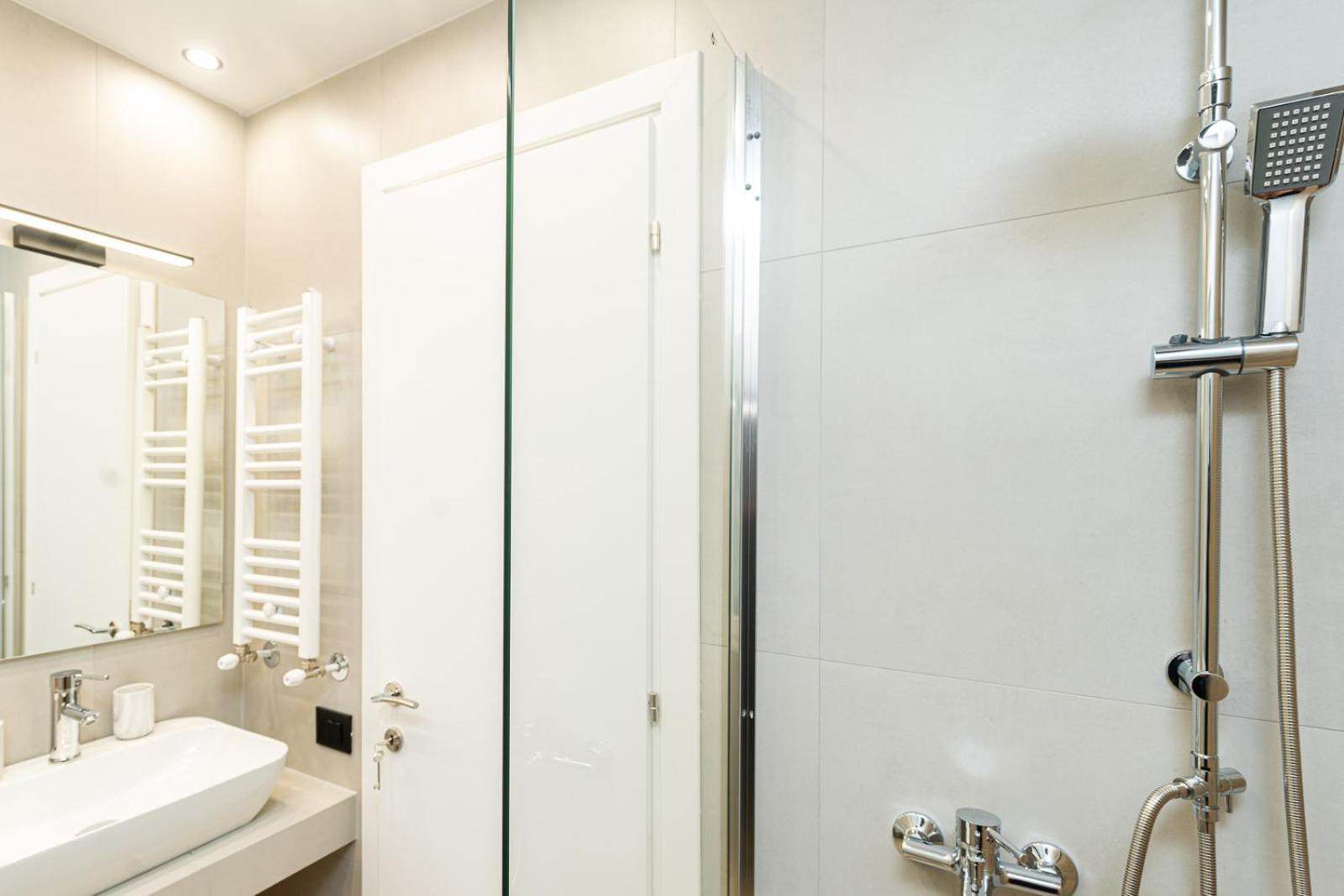Modern 3 Bedroom Luxury Apartment سالونيك المظهر الخارجي الصورة