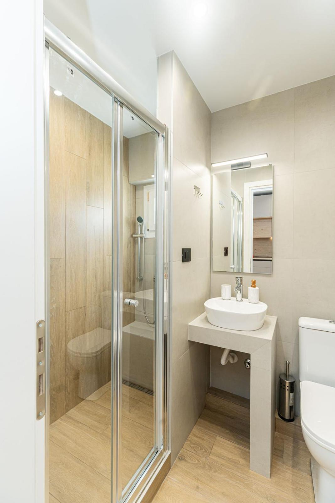 Modern 3 Bedroom Luxury Apartment سالونيك المظهر الخارجي الصورة